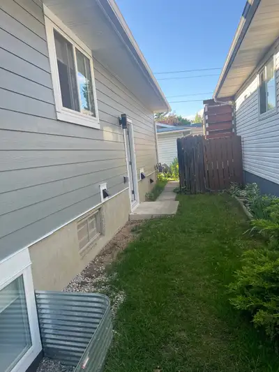brand new basement for rent Ne