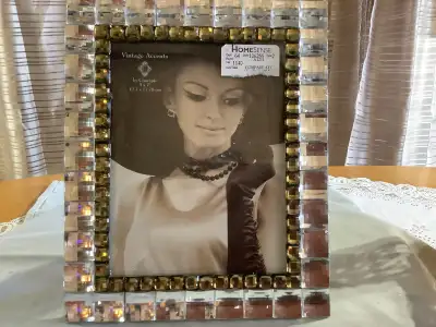 Beautiful decorative frame perfect for wedding, bridal, engagement, anniversary or family photos. Al...