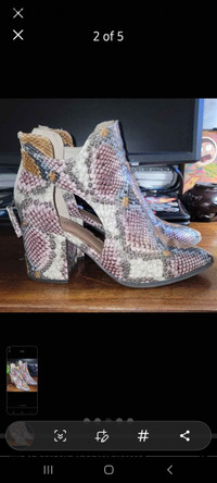 Snake Pattern Womans Boot - Size 7.5