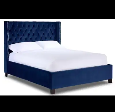 Très beau lit queen avec matelas, View more