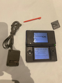 Nintendo DS Lite With R4 Card