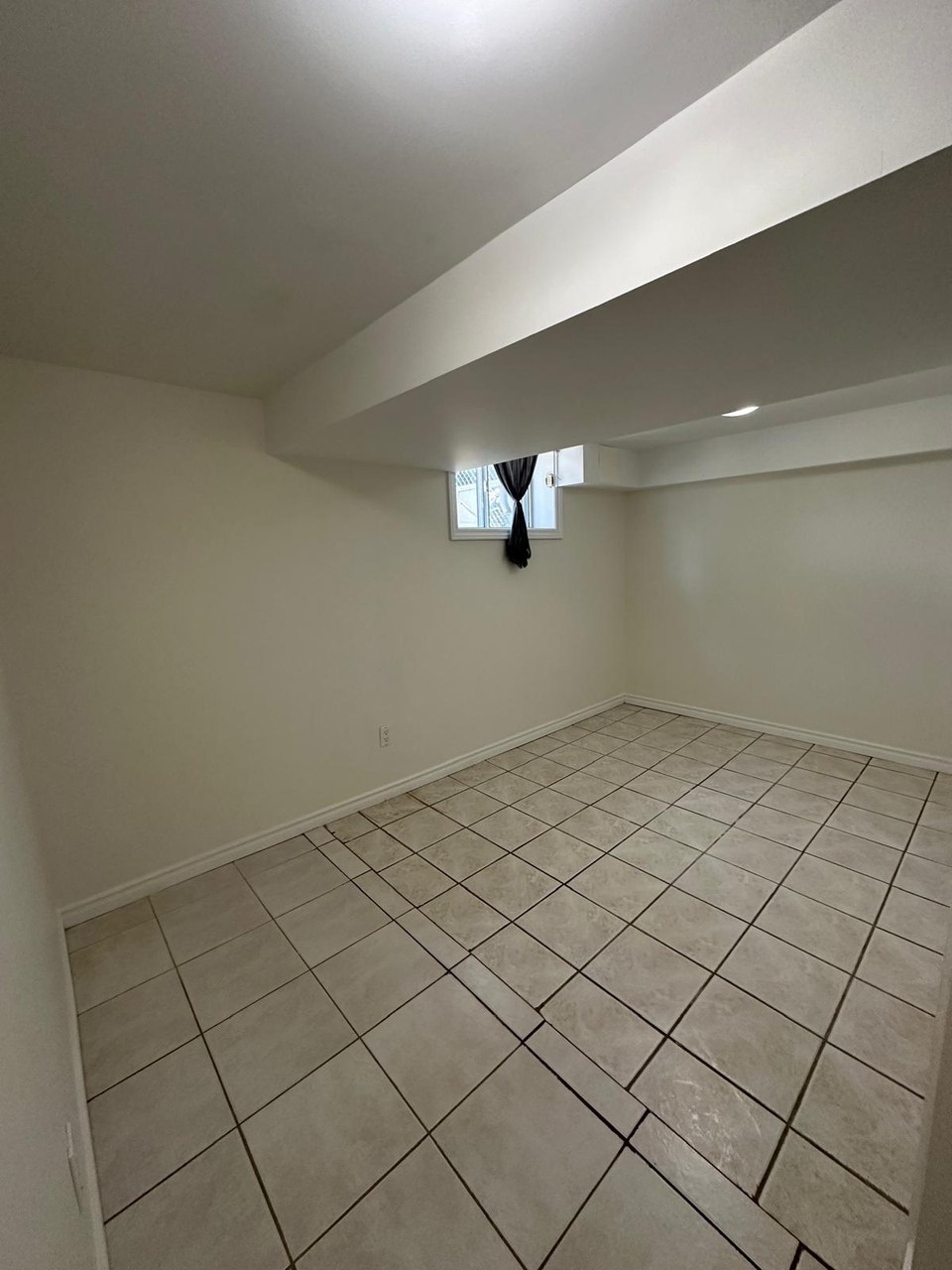 Semi Detached Raised Bungalow in Mississauga (Downstairs Unit) 3