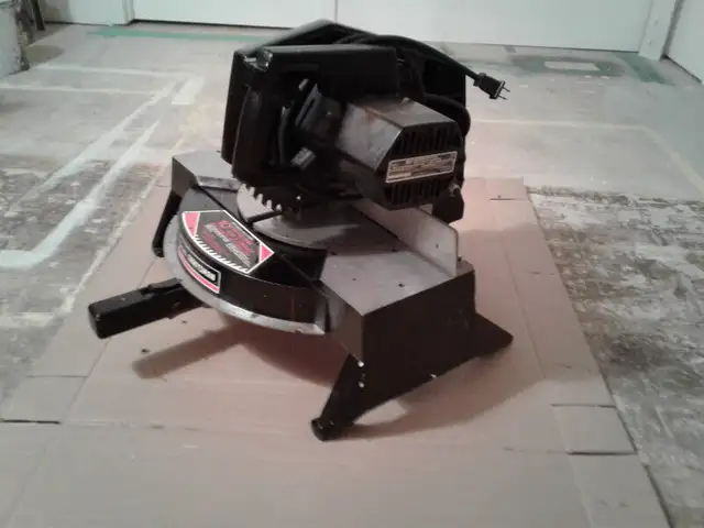 10 Inch Sears Craftsman Miter Saw in Power Tools in Medicine Hat - Image 10