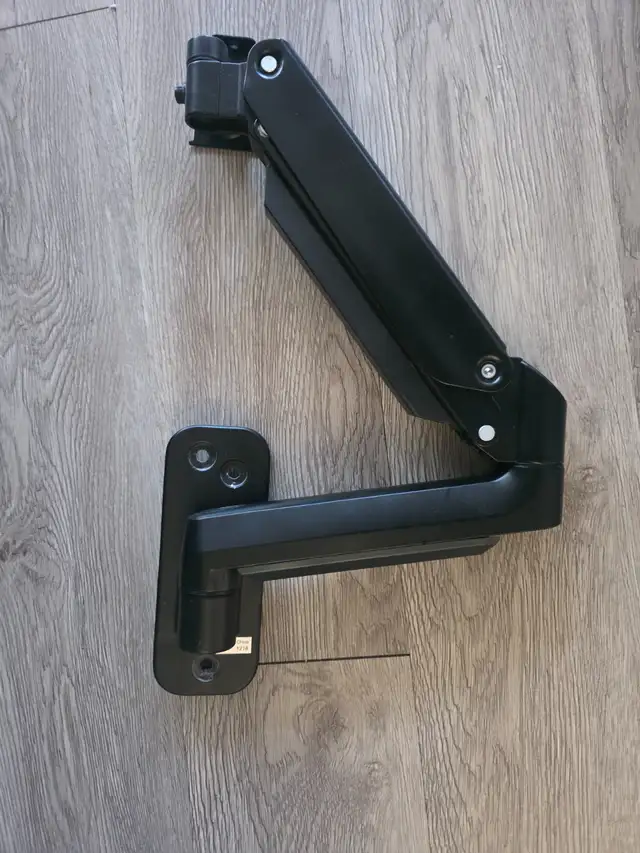Monitor Wall Mount for to 32 Inch Computer Screen in Other in City of Toronto - Image 2