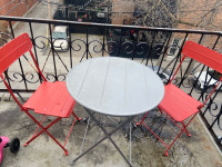 Table et chaises extérieur 