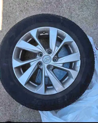 For sale is a set of 4 used Hancook Kinergy GT tires mounted on alloy rims, offering reliable perfor...