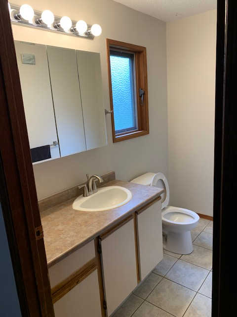 Kitimat House for Rent (Spacious 6 Bedrooms - 3.5 Bathrooms) in Long Term Rentals in Kitimat - Image 23
