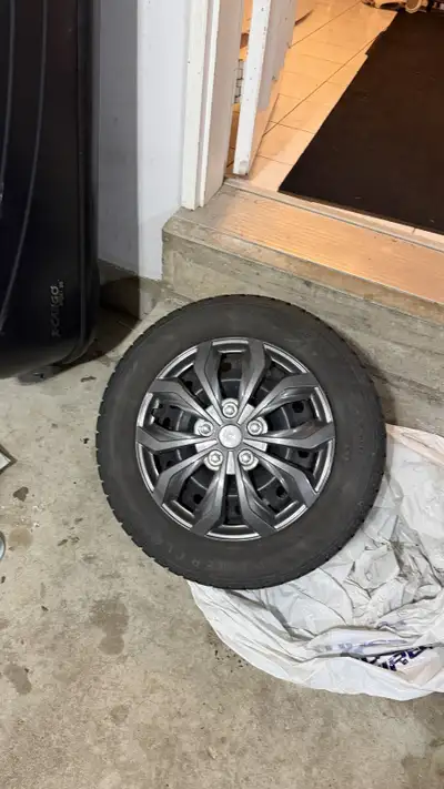 Set of 4 winter tires with rims in good condition. 5x108 bolt pattern. 215/60/r16