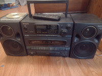 Vintage Panasonic tape deck/cd player/FM radio boom box rx-dt675