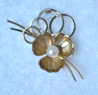 GOLD FILLED PEARL BROOCH PIN