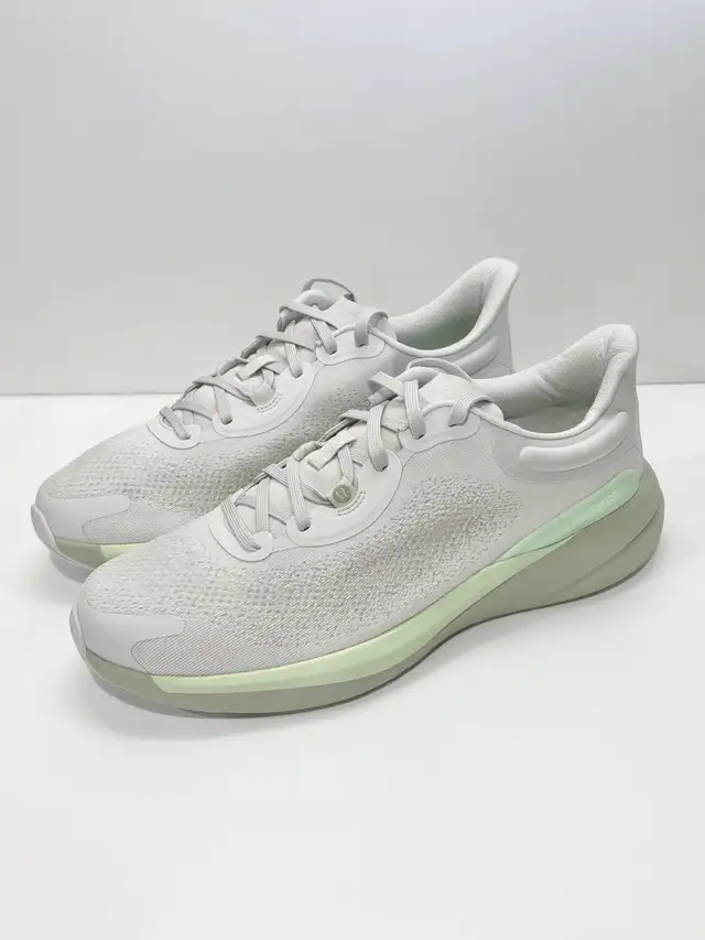 Lululemon women’s shoes size 11 New!! in Women's - Shoes in Oakville / Halton Region - Image 2