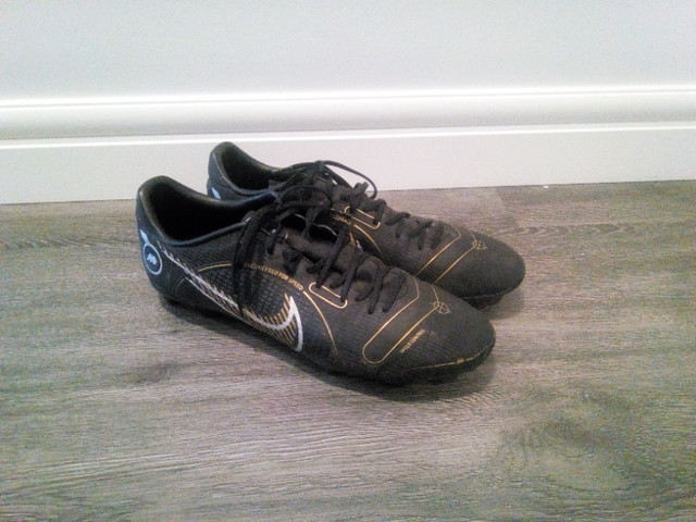 Nike Cleats- Size US 10 in Soccer in Edmonton