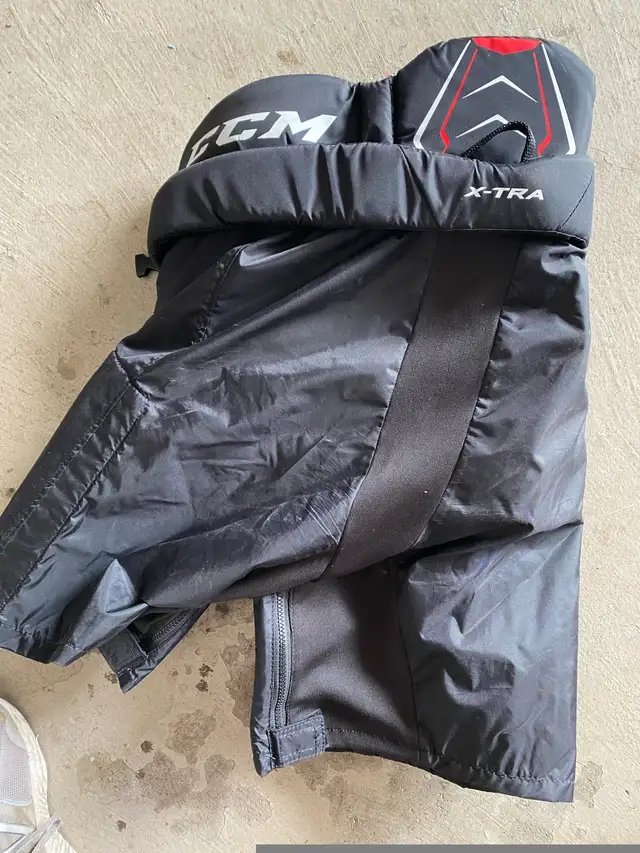 New - CCM X-Tra senior small hockey pant - new in Hockey in Mississauga / Peel Region - Image 5