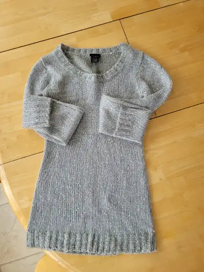 Rue 21 ladies sweater Size small *Check out my other ads*