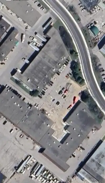 Close to highways / ideal for growing your business Total Area: 1,838 Sqft Office Area: 637 Sqft Ind...