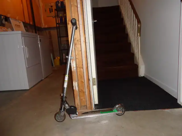1 BOY & 1 GIRL & 1 RAZOR SCOOTER | Kids | Ottawa | Free local ...