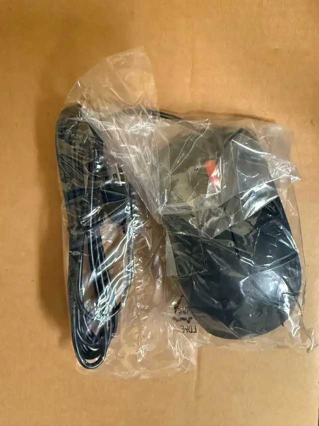 souris Lenovo usb in Desktop Computers in City of Montréal - Image 2