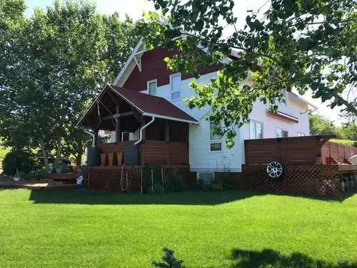 In-town properties with this amount of space, privacy and future potential are rarely available. Thi...
