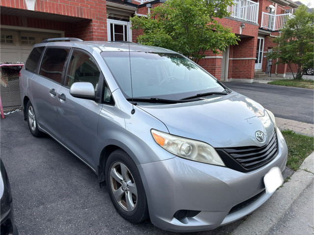 2011 Toyota Sienna  in Cars & Trucks in City of Toronto
