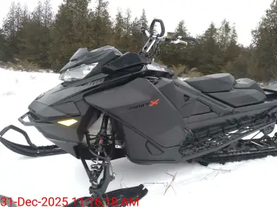Summit x 154 2.5 track. Factory short tunnel. LINQ snow flap. Electric start and pull. Sled is in ex...
