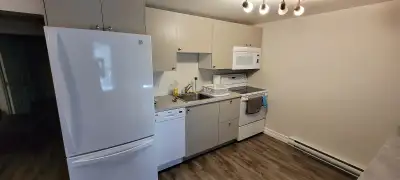 ** Disponible dès le 1ier Fév / Available for 1 Feb ** ** Bail de 4 mois ou plus / Minimum lease dur...