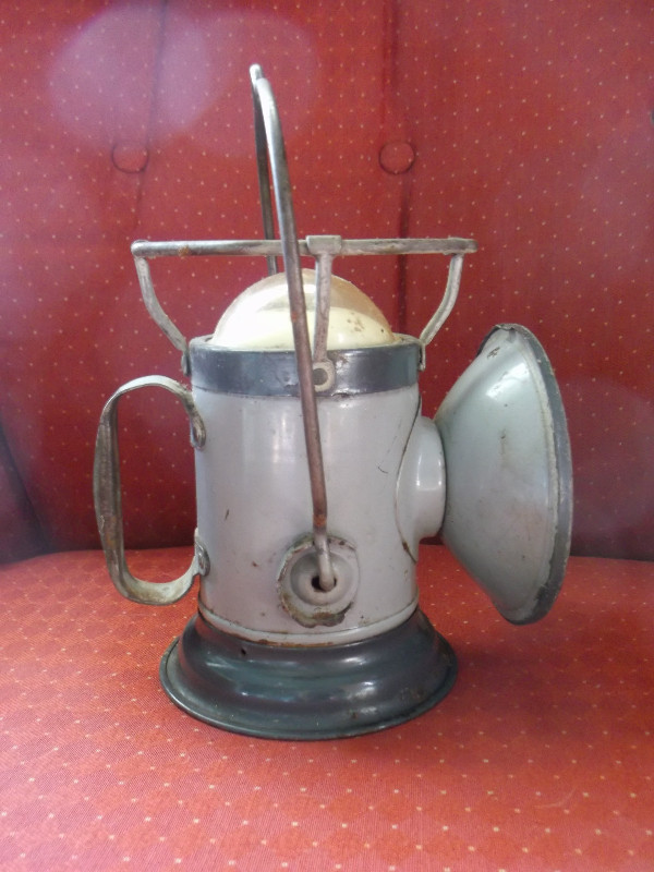 Antique Delta Carriage or Railroad Light / Lantern- OFFER? in Arts & Collectibles in Bridgewater - Image 2