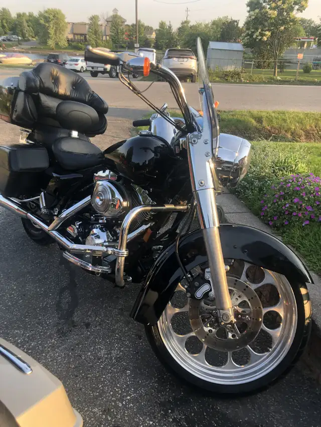 2004 HD Roadking Custom for sale in Street, Cruisers & Choppers in Markham / York Region - Image 4