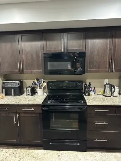 Very good working condition! Just needs a clean. Standard sized stove (30 inch wide x 26.5 inch deep...