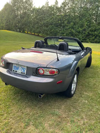 Options -1 touchdown -ABS brakes -AM/FM CD player -convertible, roof, wind blocker -dual front and s...