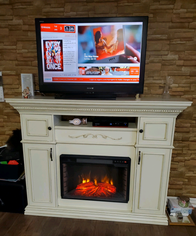 electrical fireplace mantel  in TV Tables & Entertainment Units in Markham / York Region - Image 3