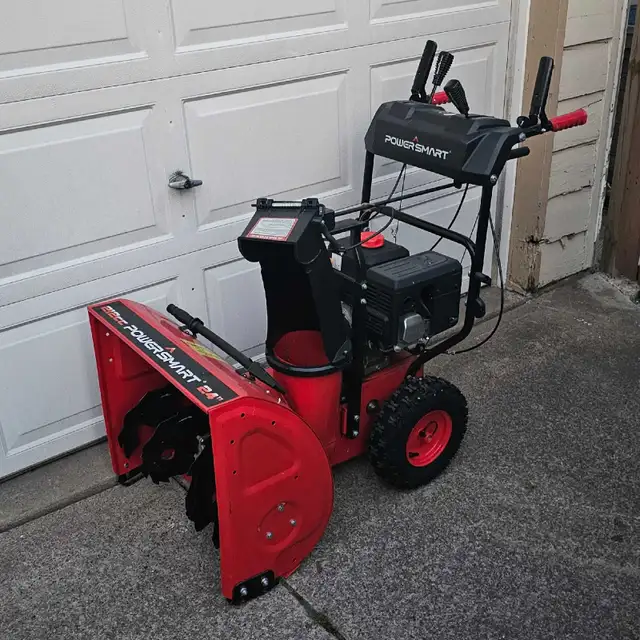 24" Snow Blower in Snowblowers in Windsor Region - Image 2