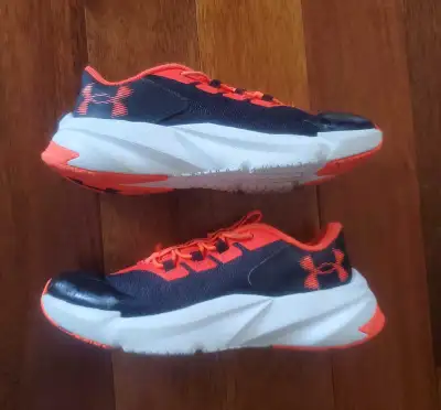 EUC Boys Under Armor Running Shoes 2Y, View more