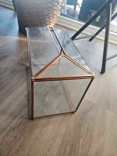 This geometric terrarium is perfect for adding a touch of modern elegance to your home. It's ideal f...