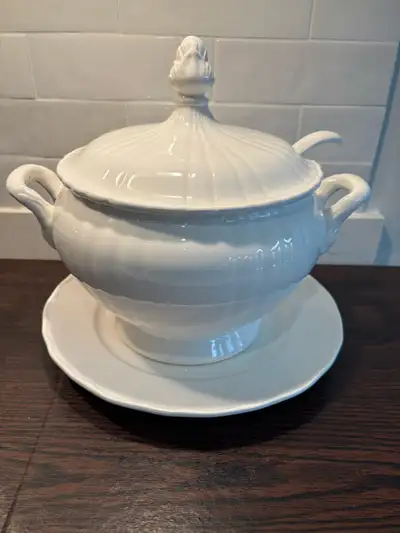 Soup Tereen on stand, View more