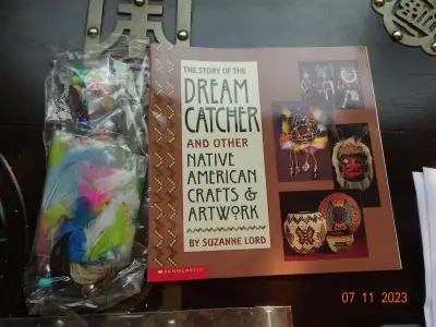 What a lovely package - mint kit to make a Dreamcatcher and a book with 32 pages of other Native cra...