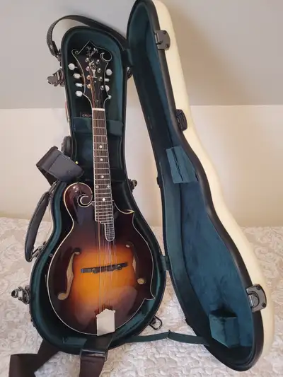 Kentucky KM1050 Mandolin Bundle, View more
