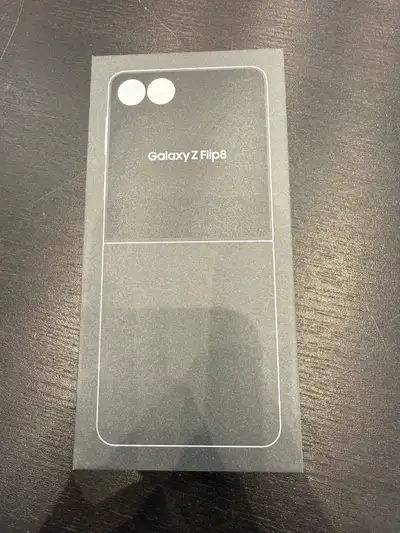Samsung Galaxy Z Flip8 Graphite, View more
