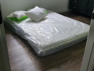 Matelas latex biologique Queen (comme neuf) / Organic Latex Qu, View more