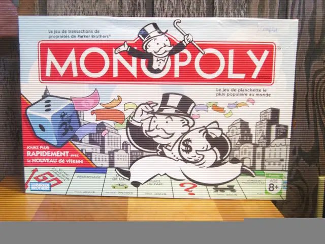 Jeu MONOPOLY pour 8+ en français de PARKER BROTHERS. in Toys & Games in Trois-Rivières - Image 3