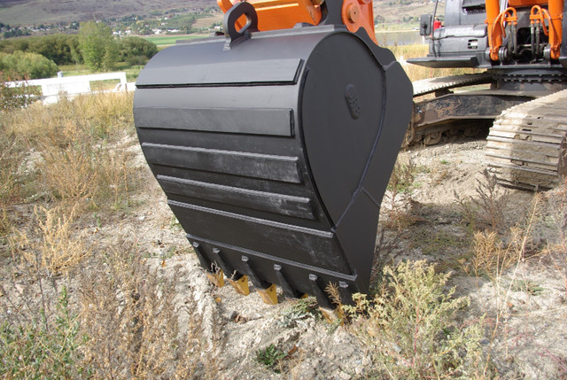 2014 Hitachi 350LC Excavator in Heavy Equipment in Vernon - Image 3