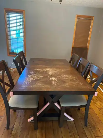 Extendable Dining Table Set with 6 Chairs --Excellent Condition, View more