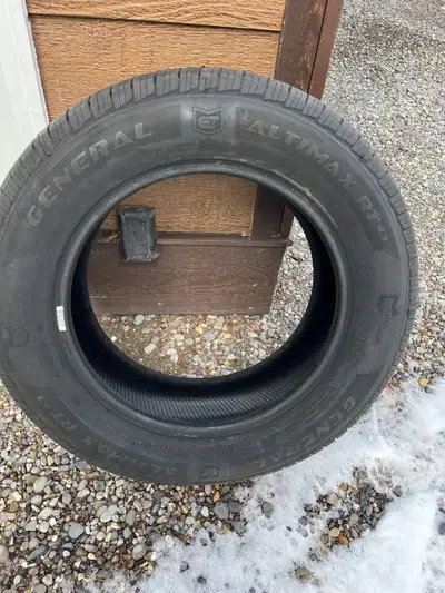 General ALTIMAX RT43 225/65 R17 One only. All season tire New- was mounted but driven less than 200k...