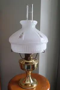 Aladdin Model 23 Kerosene Mantle Lamp