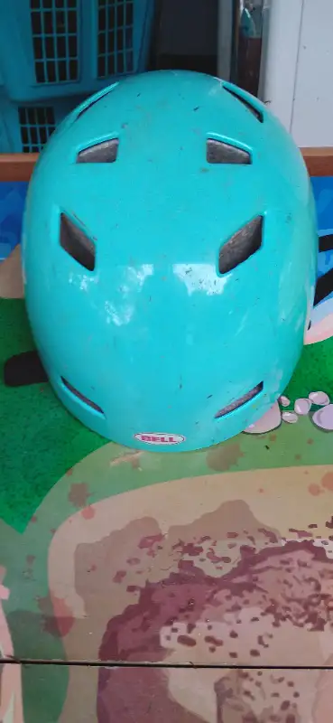 Bell bike helmet in Kids in Oshawa / Durham Region - Image 2
