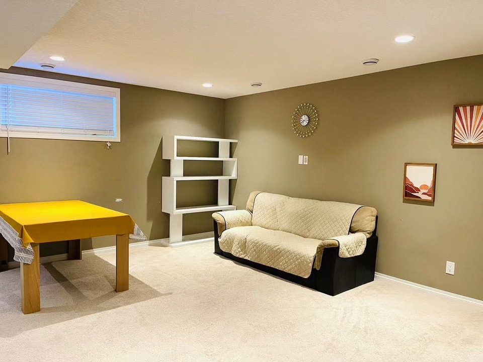 Spacious & bright Bsmt Suite in Calgary NW- Separate Entrance 3