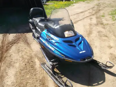 has reverse, electric start, good battery. low km for the year. only 1689 km. 583 runs strong. twin...