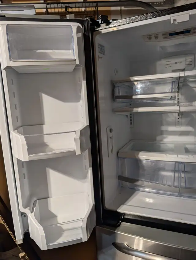 Fridge/Freezer, GE Profile in Refrigerators in Kitchener / Waterloo - Image 6