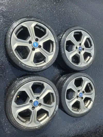 4 Pneus Été Falken , Mags Ford Fiesta Noir 4 x 108 avec TPMS., lire description, les pneus sont bon...
