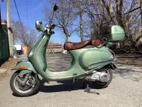 Vespa scooter LXV  150
