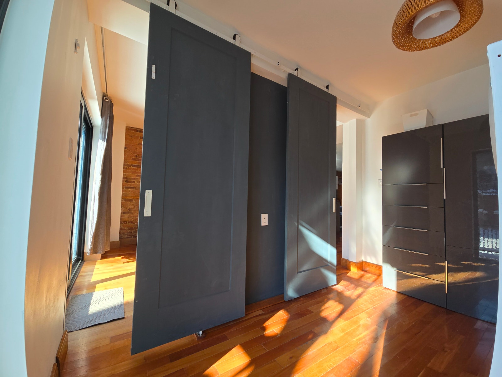 Superbe appartement 4 1/2 meublé+ équipé  + jardin — photo 2